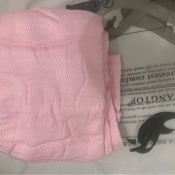 DANGTOP Bamboo Cooling Blanket, Cooling Lightweight Blanket Size 58”X83” PINK - Picture 1 of 4